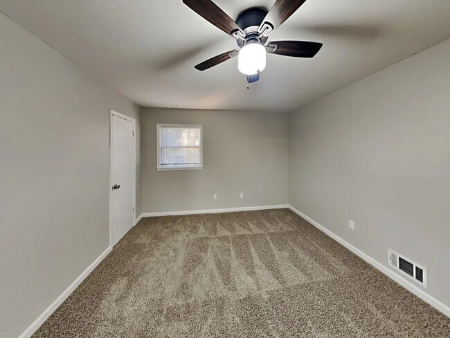 Building Photo - 3668 Scarlet Dr