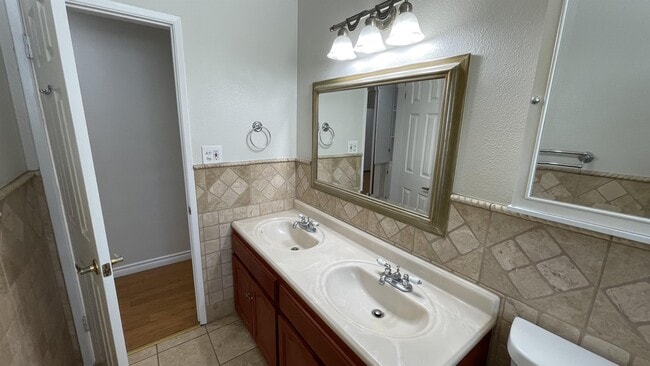 Building Photo - 5138 W 141st St