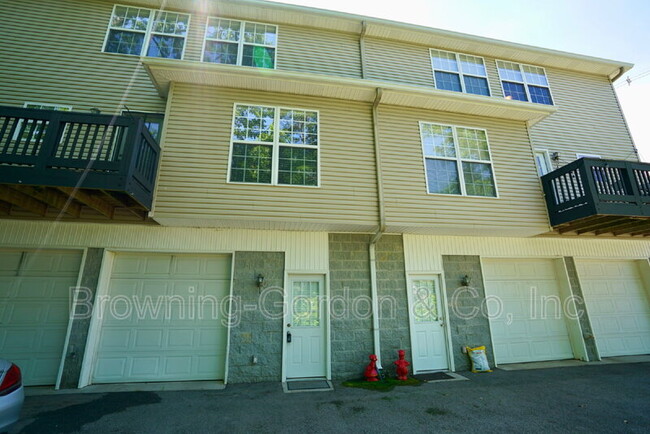 Building Photo - 3400 Love Cir