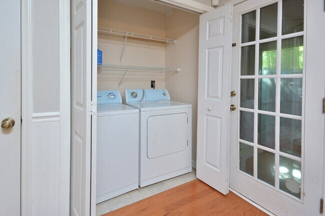 Building Photo - Charming Durham Townhome in Westgate Townes!
