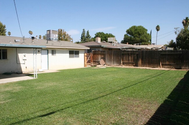 Building Photo - Remodeled 3 Bedroom Home in Northeast Bake...