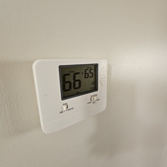 Building Photo - 3 Bedroom, 1 Bathroom Ranch with Updated Flooring, Paint, Carpet. 2 Car Garage. Kitchen with All ...