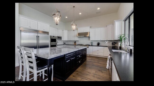 Building Photo - 2836 E Carob Dr