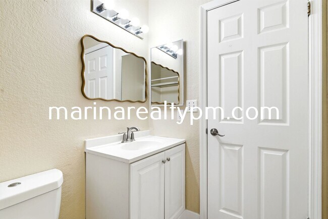 Building Photo - Home Sweet home-Beautiful remolded 3 bedroom 2 bathroom