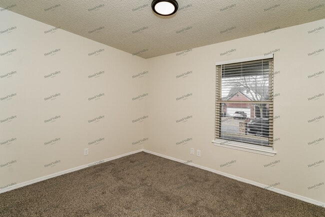 Building Photo - 13681 S Poplar St