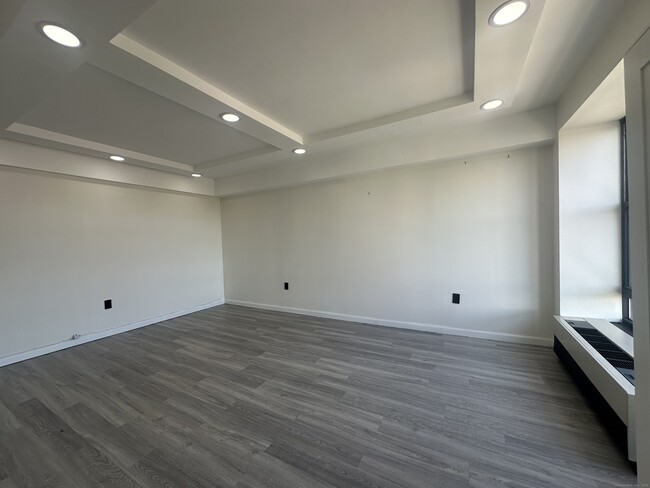 Building Photo - 44 Strawberry Hill Ave