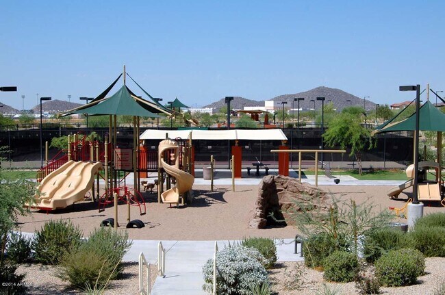 Building Photo - 3607 E Salter Dr