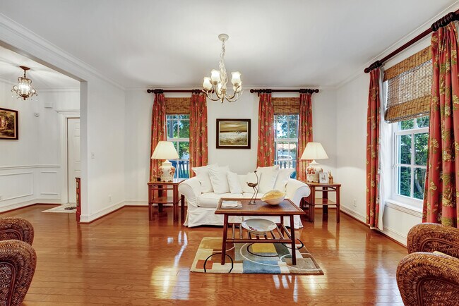 Building Photo - 306 N Swinton Ave