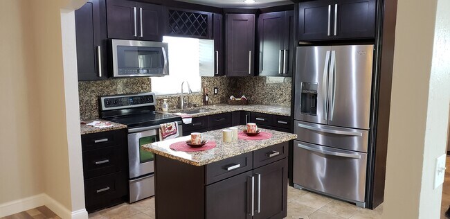 Building Photo - 1511 Grayson Dr