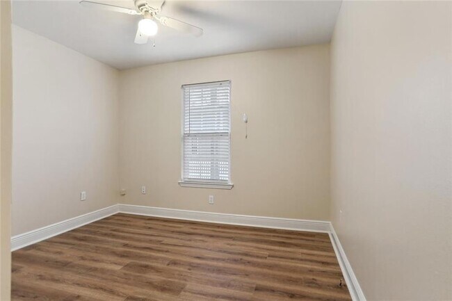 Building Photo - 71130 Sanders St