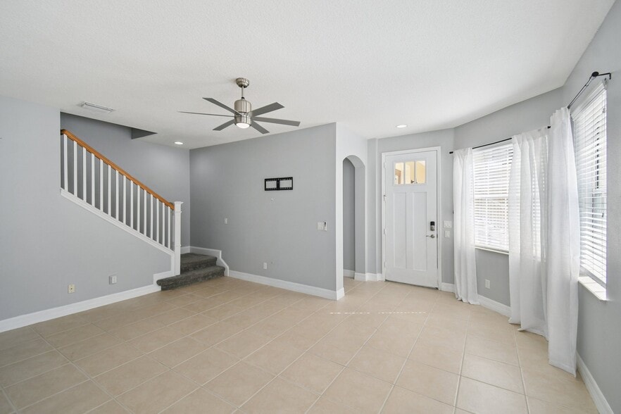 Building Photo - 531 Hedgewood Dr