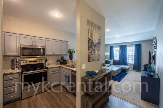 Building Photo - 1201 N Mart-way Dr