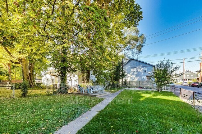 Building Photo - 3470 N Kenwood Ave