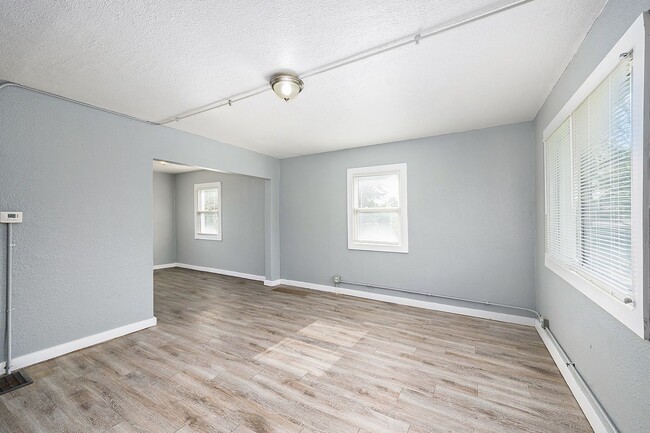 Building Photo - Charming 2-Story Home on Corner Lot in Ray...