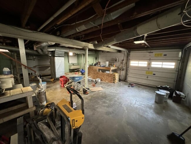 Building Photo - 1637 Upland Rd