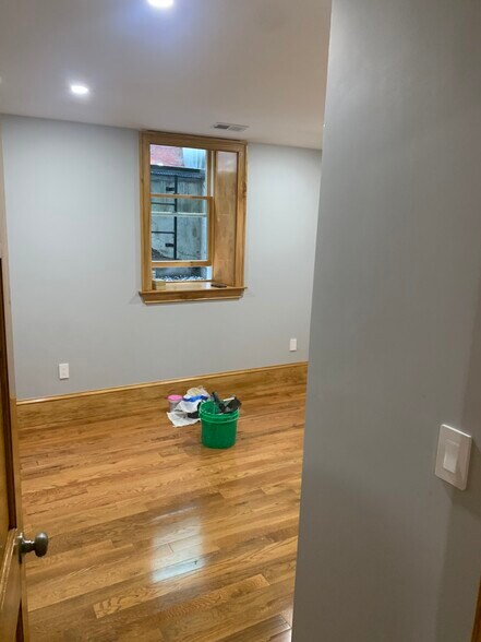 Building Photo - 263 Elm St