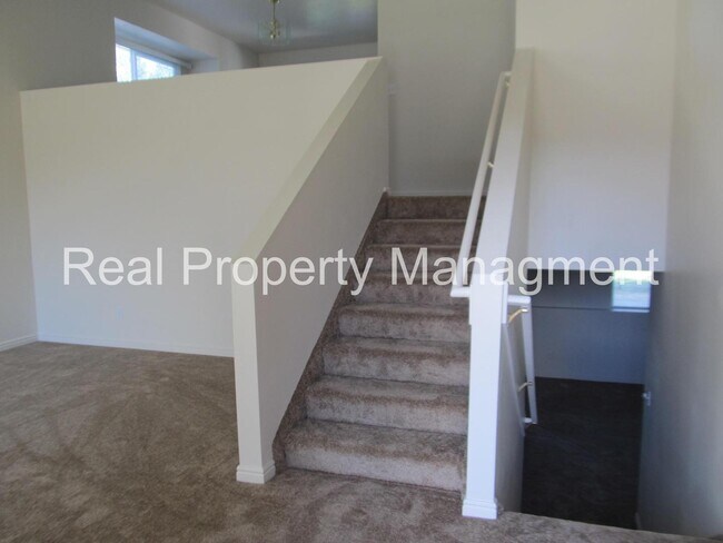 Building Photo - A beautiful 4 bed, 3 bath Home in River Heights! Half Off Pro Rated Rent for August!