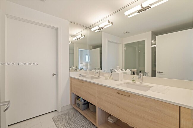 Building Photo - 16385 Biscayne Blvd