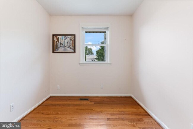 Building Photo - 1723 Price St