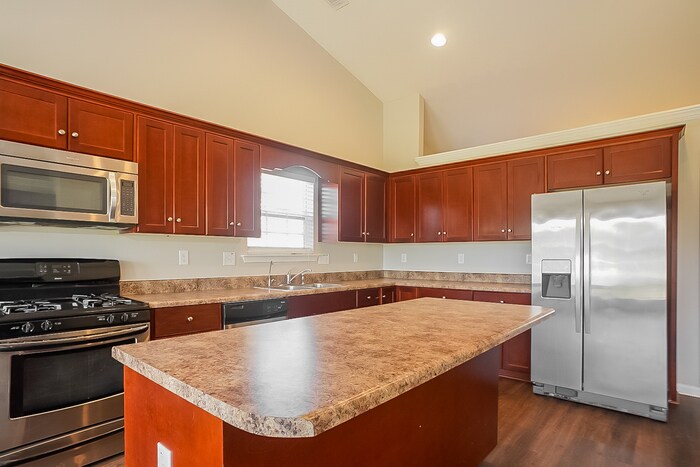 Building Photo - 6005 Great Glen