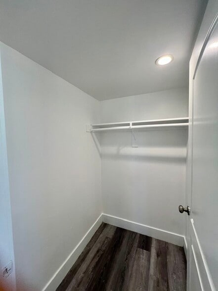 Building Photo - 789 E 41st Pl