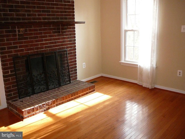 Building Photo - 231 Vine Pl