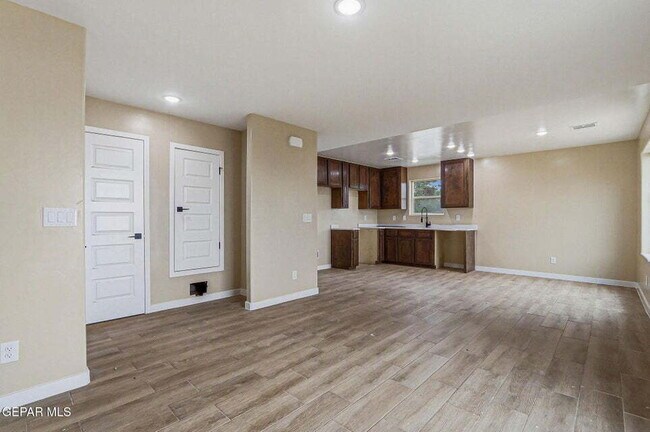 Building Photo - Northeast-2 bedroom apartment with water service included