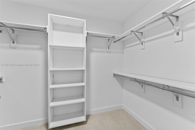 Building Photo - 2150 N Bayshore Dr