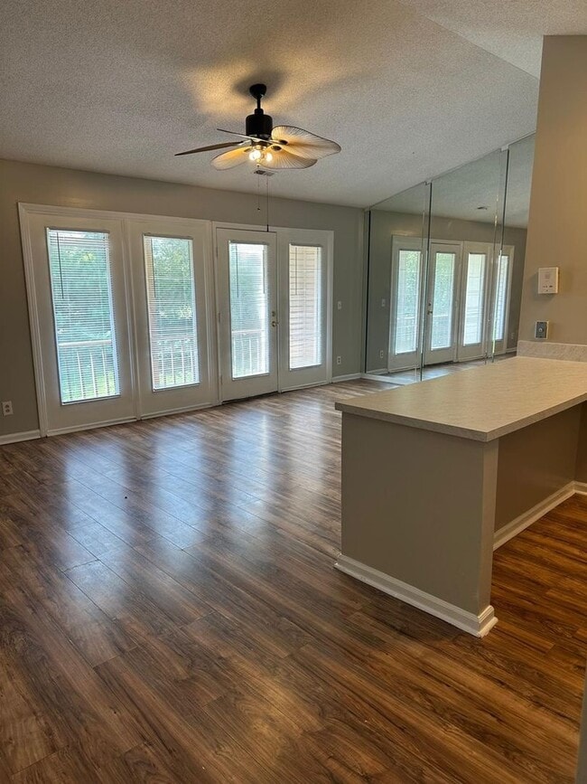 Building Photo - Charming 2BR Condo in Charlotte