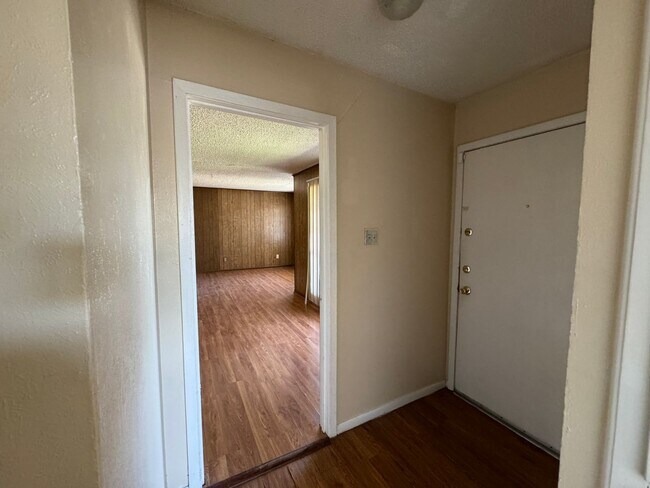 Building Photo - 1526 Leader Dr