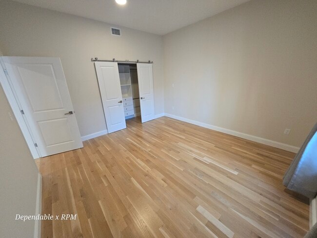 Building Photo - 16 Taber St