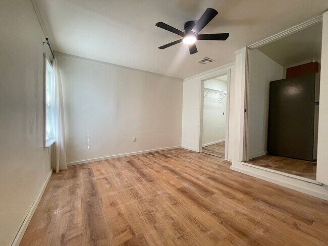 Building Photo - 209 W 2nd St