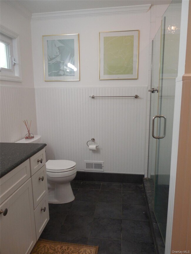 Building Photo - 24 E Point Ln