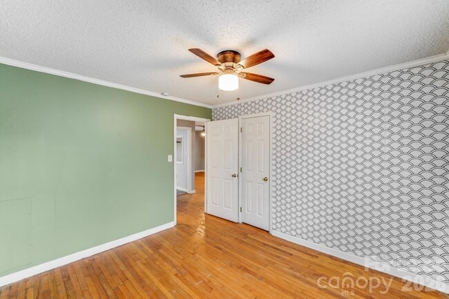 Building Photo - 909 Marion St