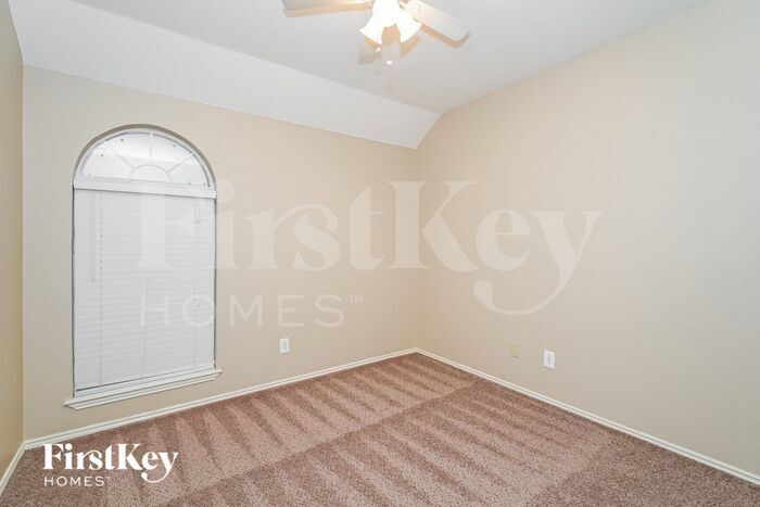 Building Photo - 2132 Montclair Ln