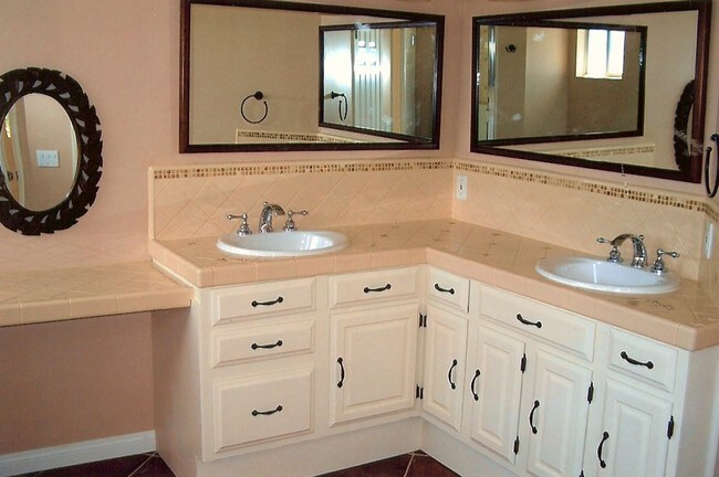 Building Photo - 4102 Shadyglade Ave