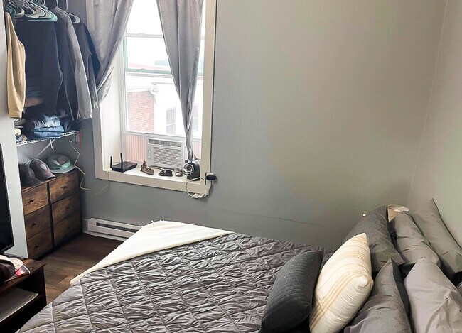 Building Photo - 7 N Front St