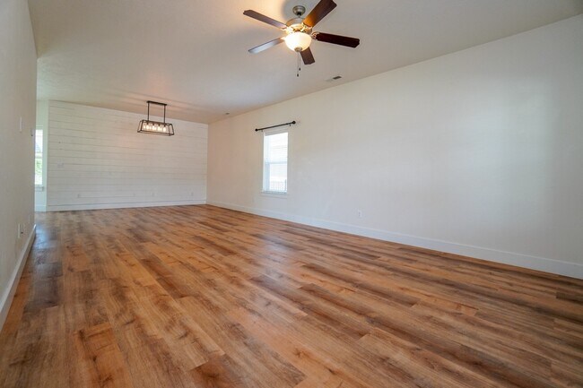 Building Photo - 1655 N Azurite Pl