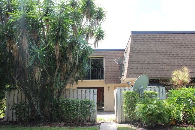 Building Photo - 2950 SW 22nd Cir