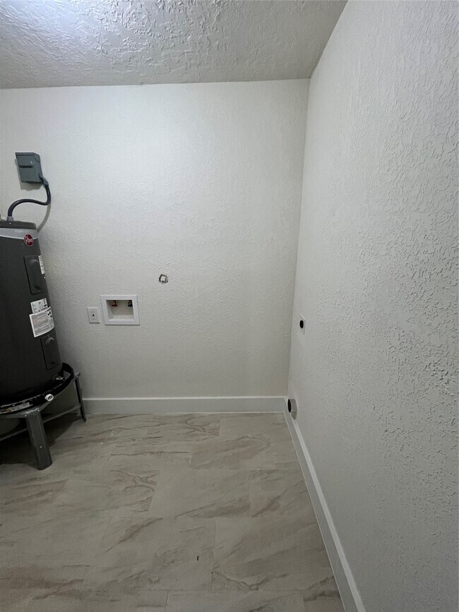 Building Photo - 5915 Beldart St