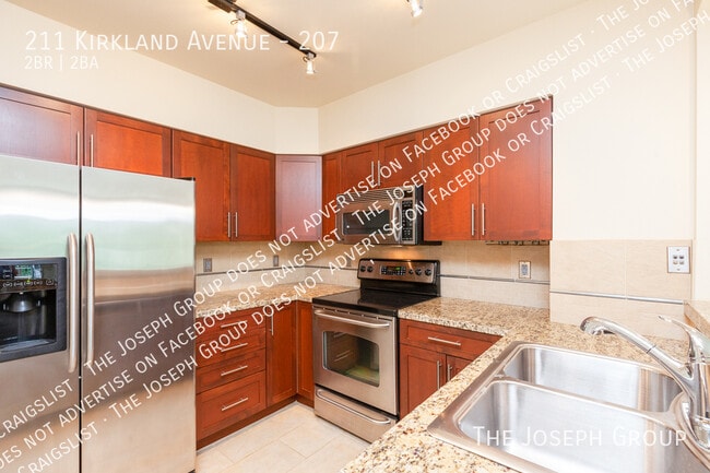 Building Photo - 211 Kirkland Ave