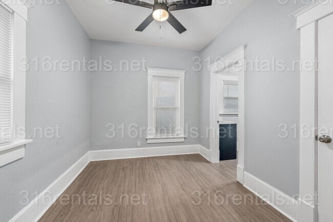 Building Photo - $850 - 1 bed 1 bath - Beautiful newly renovated Multi-family home located in Delano