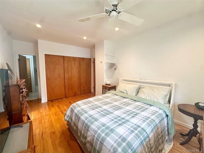 Building Photo - 518 Lindell Blvd