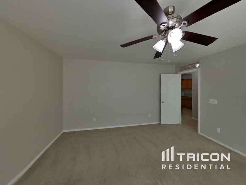 Building Photo - 8053 N 109th Ln