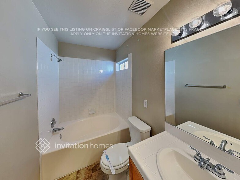 Building Photo - 3703 Funston Way