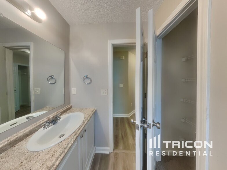 Building Photo - 4108 Lake Summit Ct