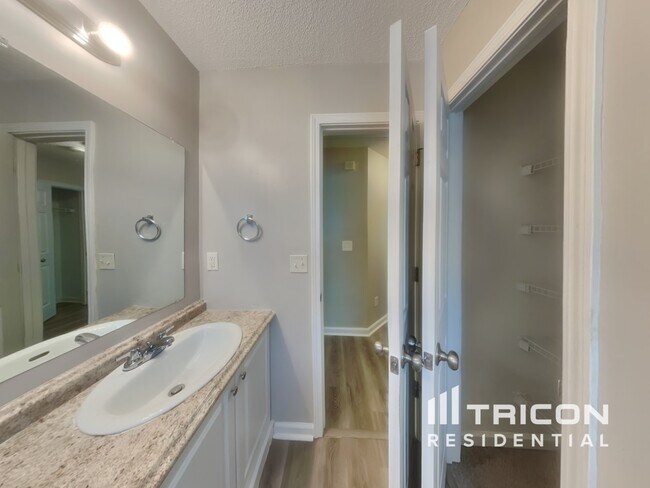 Building Photo - 4108 Lake Summit Ct