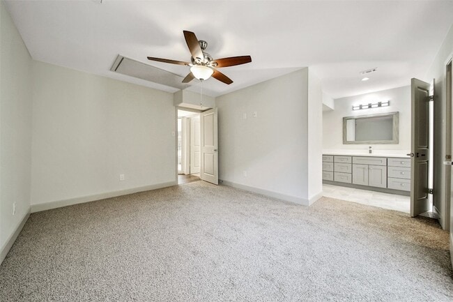 Building Photo - 15607 Memorial Dr