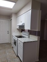 Building Photo - 9021 E Grandview Dr