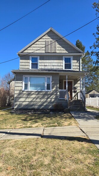 Building Photo - 208 Walnut St